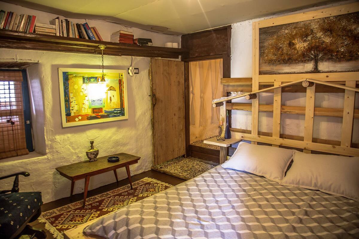 Camera Basic, bagno in camera (Stone Room) | Ferro/asse da stiro, letti aggiuntivi (a pagamento), Wi-Fi gratuito