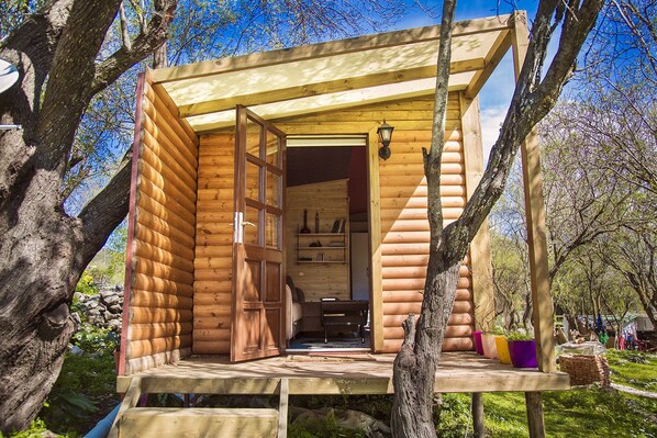 Casa sull'albero Design, bagno in camera (Ozzy House) | Ferro/asse da stiro, letti aggiuntivi (a pagamento), Wi-Fi gratuito
