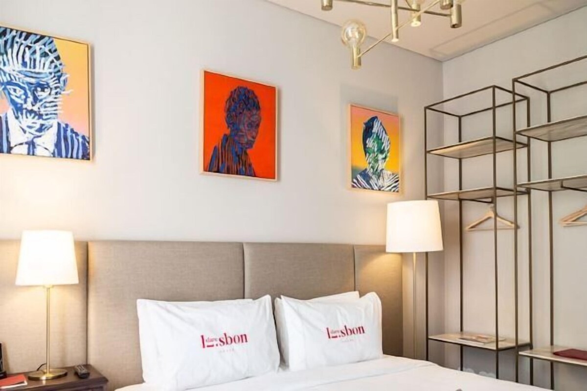 Hochwertige Bettwaren, Betten mit Memory-Foam-Matratzen, Zimmersafe
