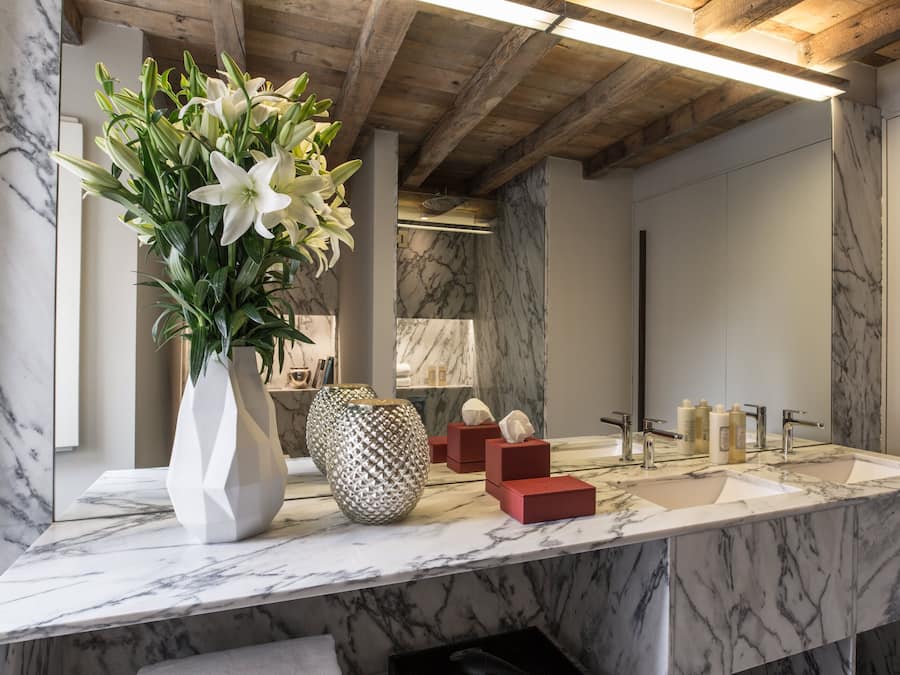 Loft superior | Baño | Amenidades de baño ecológicas, secadora de cabello, toallas, jabón