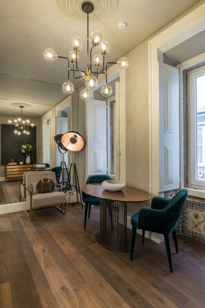 Deluxe Apartment, 1 Queen Bed | Private kitchen - Dare Lisbon House (Lisbon)