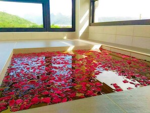 Honeymoon Double Room | Bathroom | Separate tub and shower, free toiletries, hair dryer, towels - Take Sunny B&B (Shoufeng)