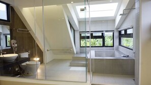 Honeymoon Double Room | Bathroom | Separate bathtub and shower, free toiletries, hair dryer, towels - Take Sunny B&B (Shoufeng)
