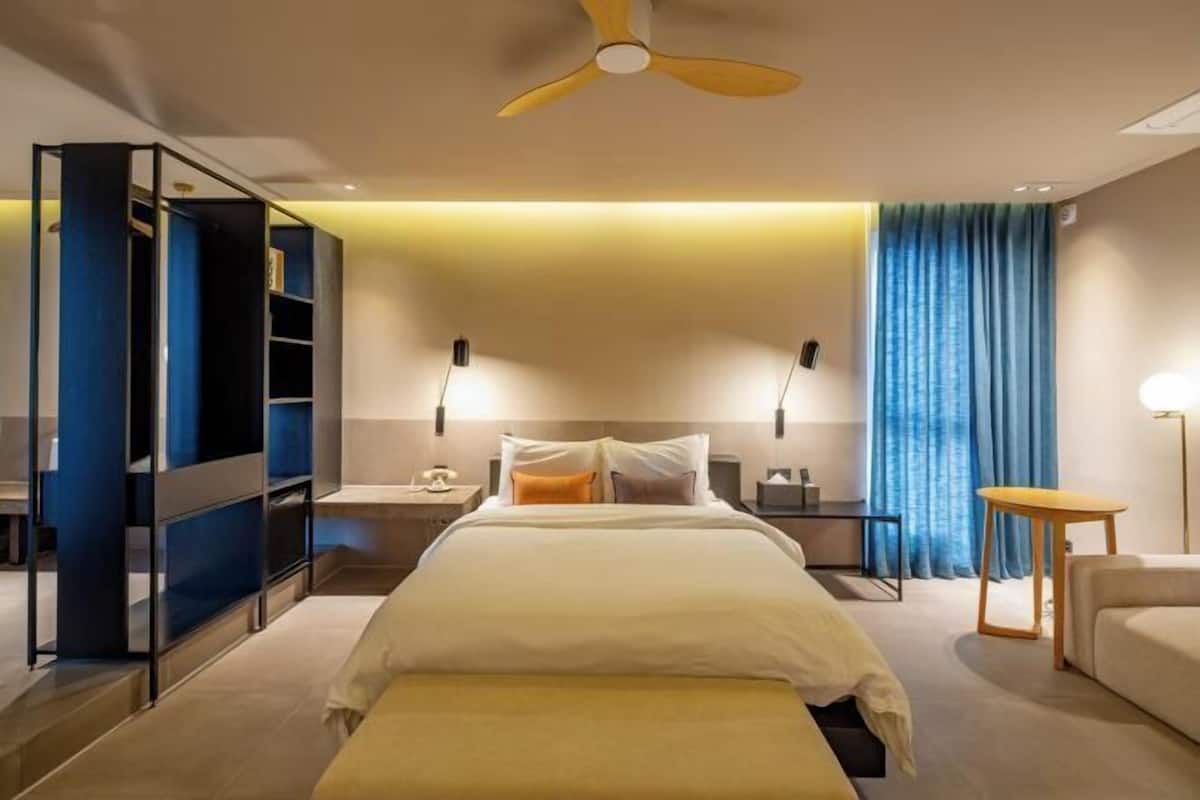 Ropa de cama de alta calidad y escritorio