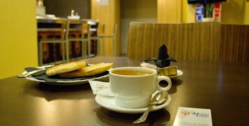 Se ofrece un desayuno continental (10 EUR por persona)
