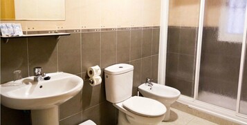 Ducha y artículos de higiene personal gratuitos