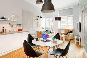 Leilighet – design, 1 soverom, tekjøkken, byutsikt | Spiseområde på rommet