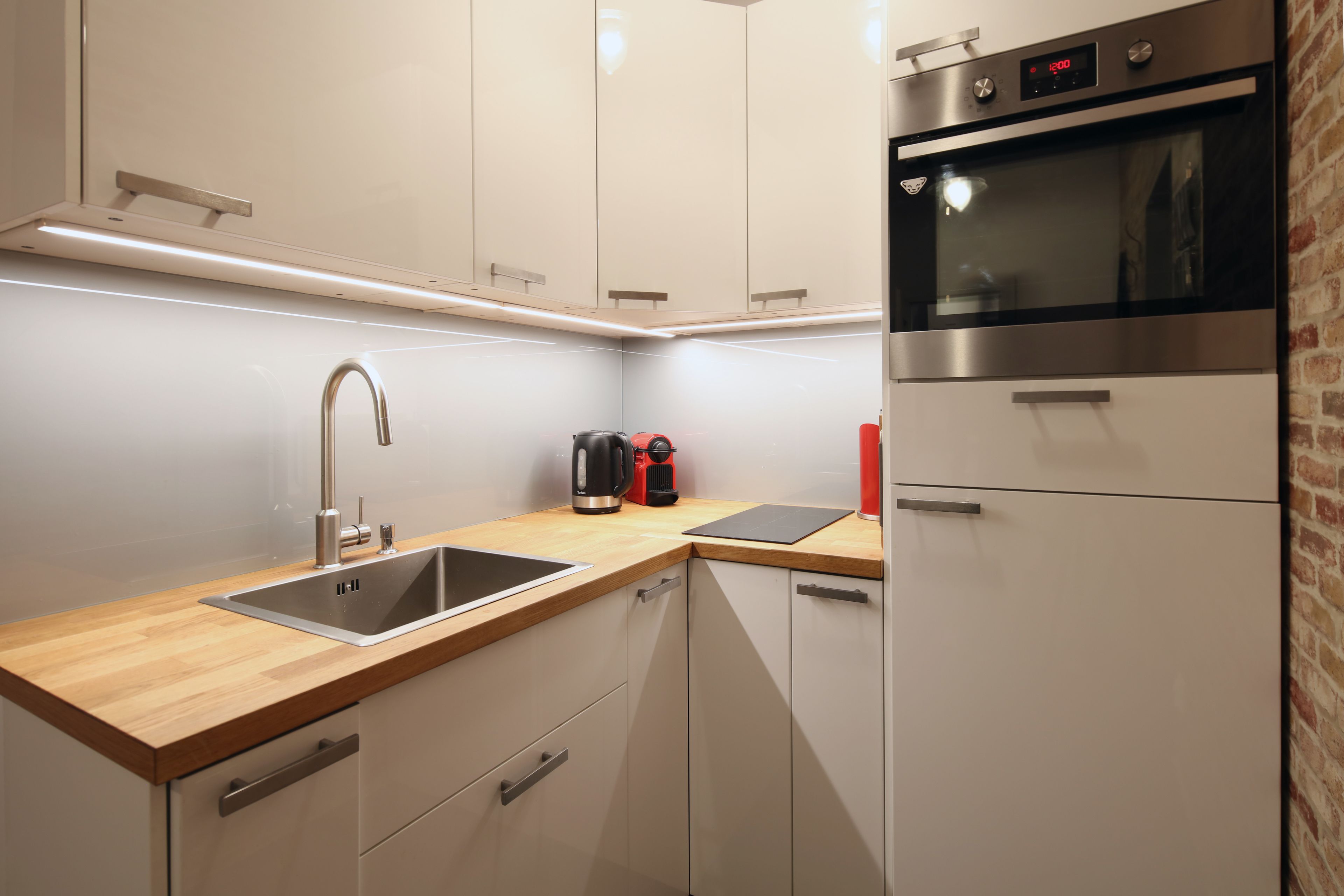 deluxe apartment, 1 bedroom, kitchenette, city view (bracka 15/6 street) | private kitchen | fridge, microwave, stovetop, coffee/tea maker