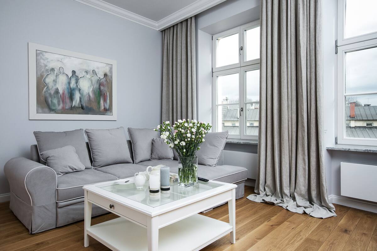 Leilighet – grand, 1 soverom, badekar, byutsikt | Oppholdsområde | En 40-tommers TV med kabel-kanaler