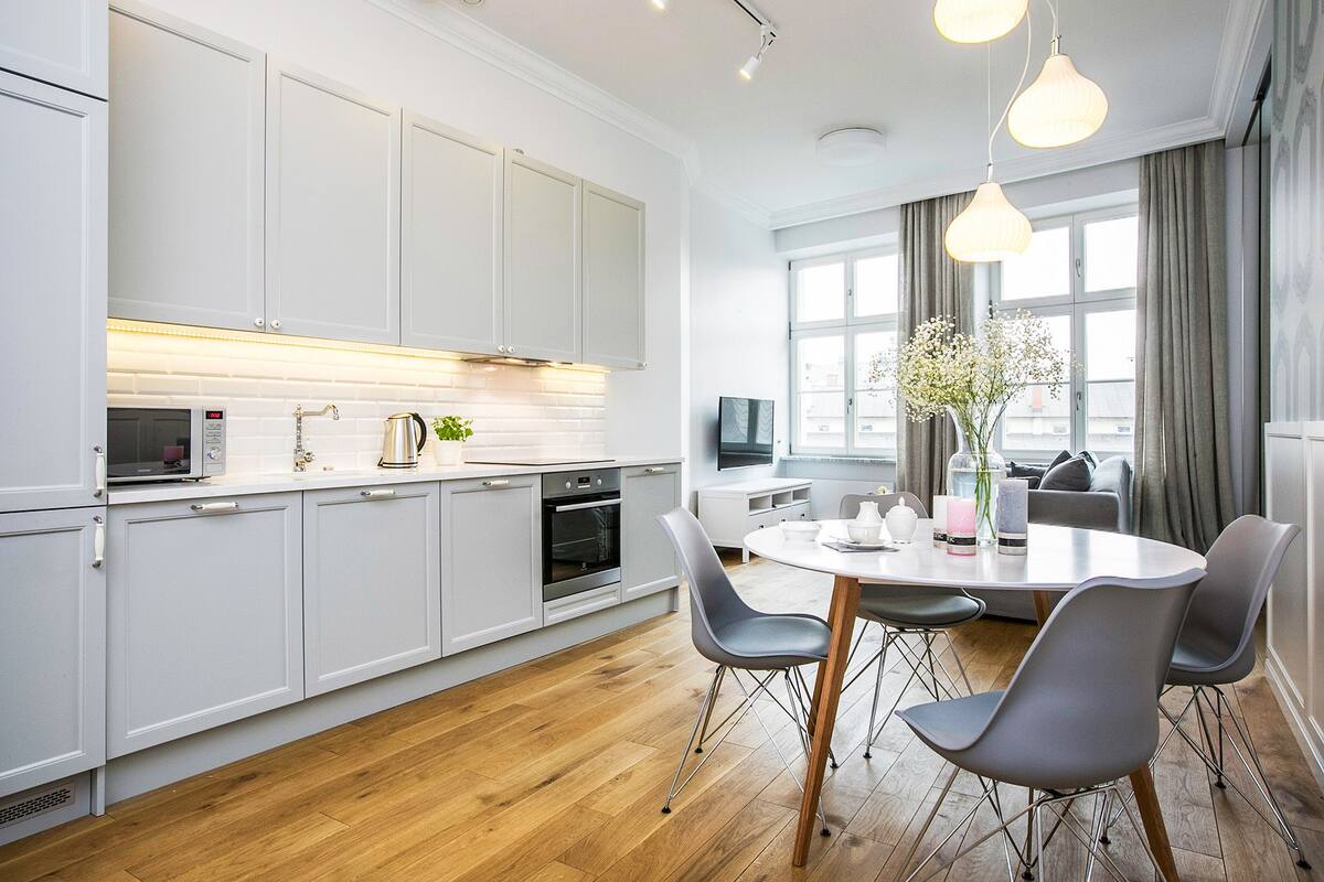 Luksusleilighet, 1 soverom, tekjøkken, byutsikt | Spiseområde på rommet