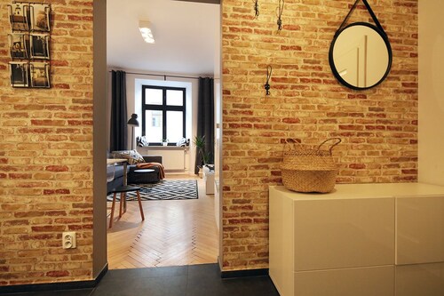 Luxury Mint Apartments Main Square