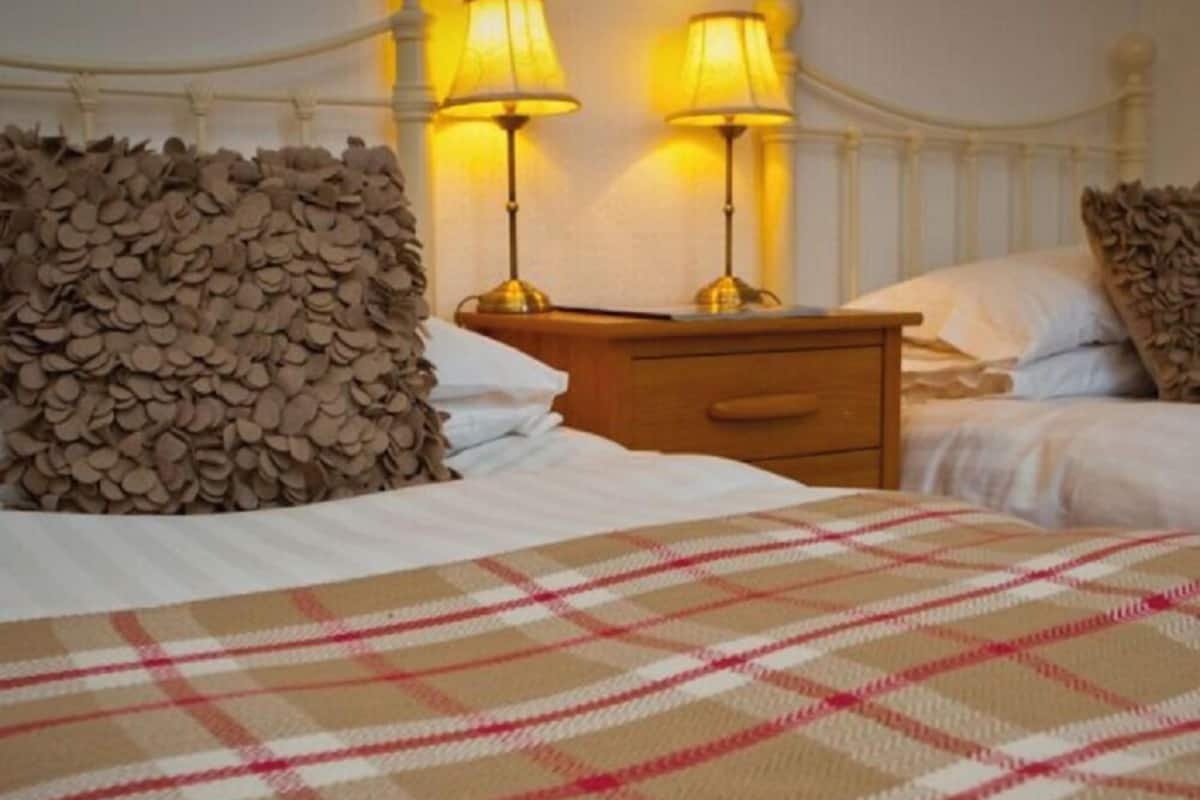 Free WiFi, bed sheets