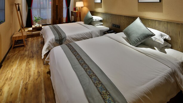 Design Twin Room | Desk, blackout drapes, iron/ironing board (on request), WiFi (free)