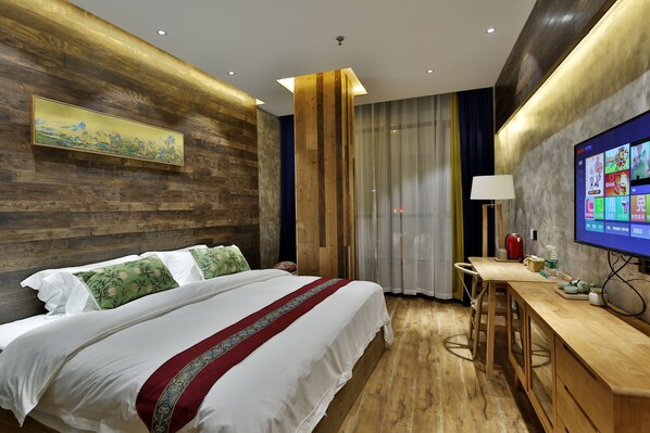 Design Double Room | Desk, blackout drapes, iron/ironing board, free WiFi