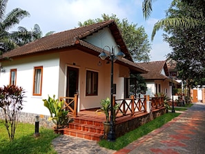 Courtyard - Mango Garden Resort (Bien Hoa)