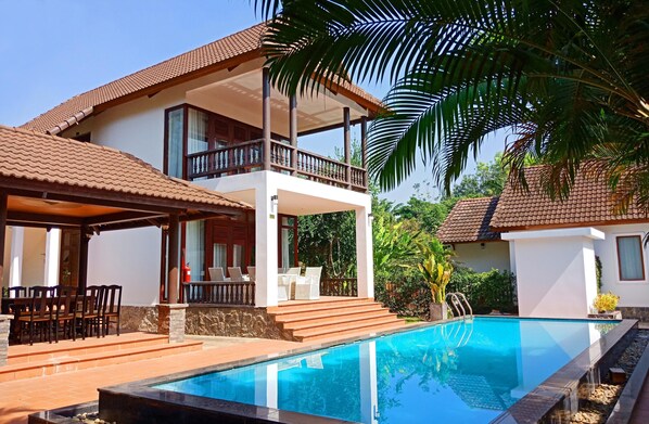 Pool Villa | Outdoor pool