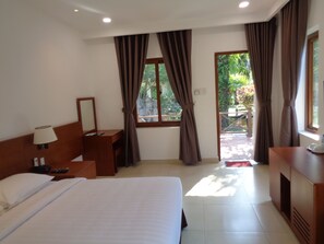 Minibar, in-room safe, desk, free WiFi