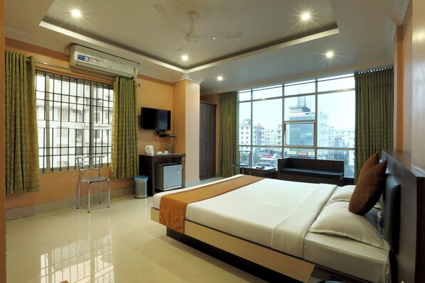 Deluxe Double Room, 1 Double Bed | Premium bedding, desk, blackout curtains, soundproofing - Hotel Grand Luit (Guwahati)