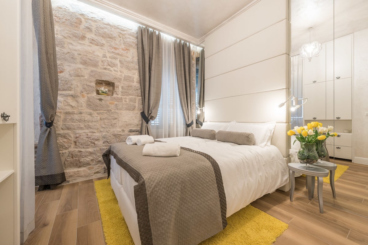 Design Double or Twin Room, 1 Bedroom(Room 13) | Biancheria da letto di alta qualità, minibar, una cassaforte in camera