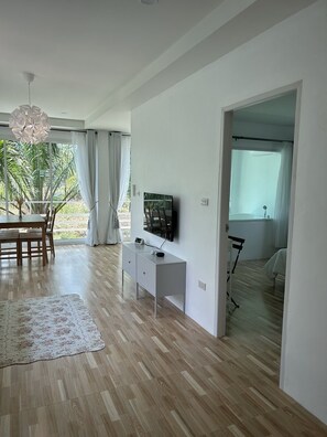 Family Suite | Blackout drapes, free WiFi, bed sheets
