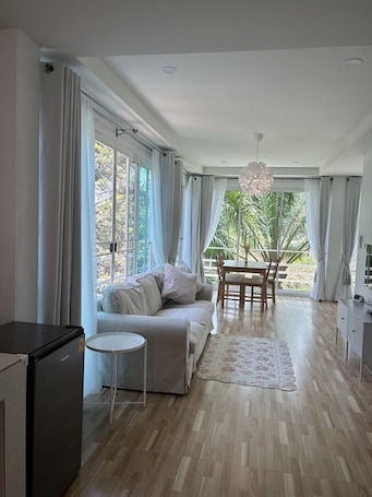 Family Suite | Living area | 32-inch LCD TV with satellite channels, TV