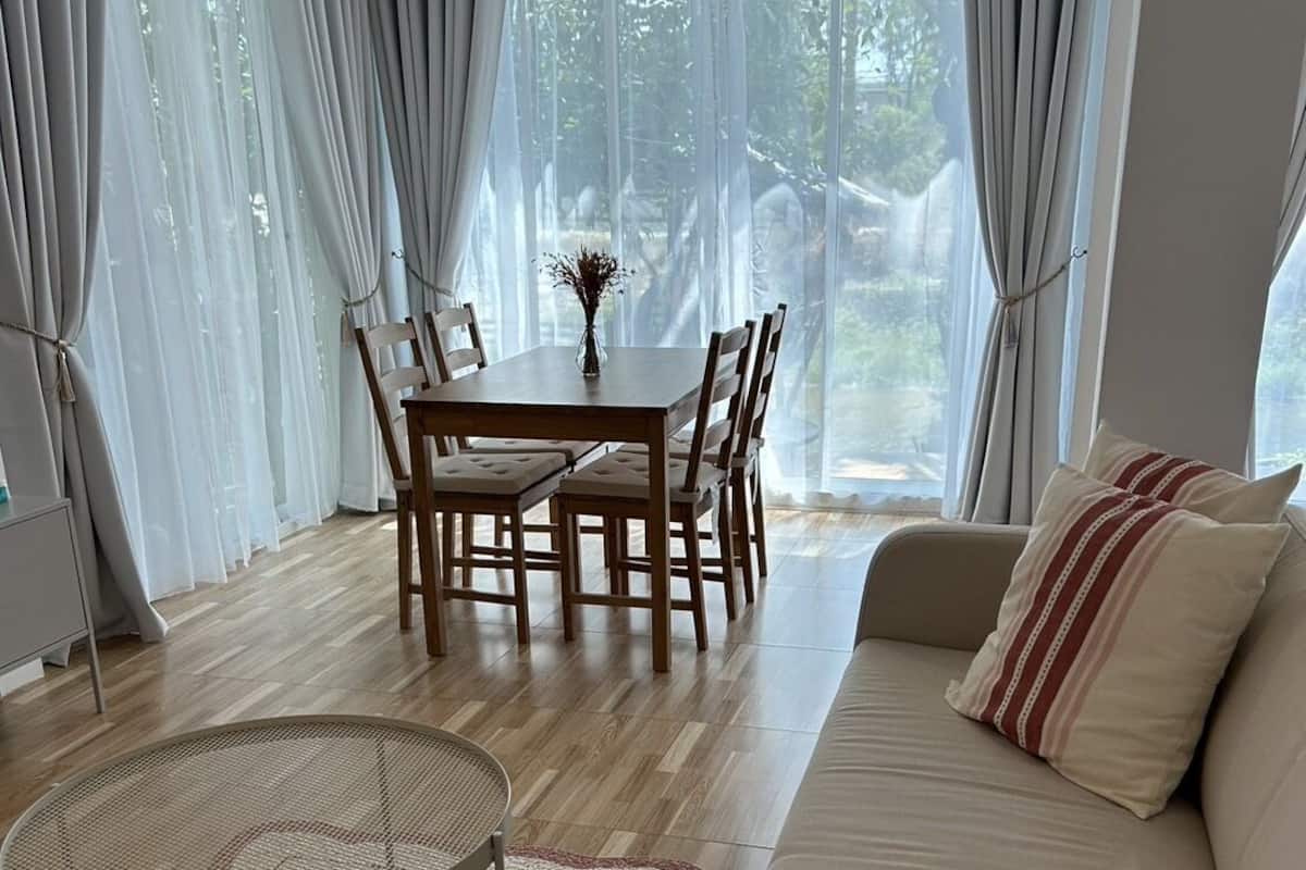 Family Room | Blackout drapes, free WiFi, bed sheets