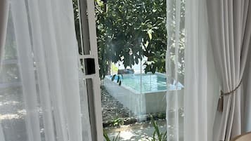 Family Room | Blackout curtains, free WiFi, bed sheets