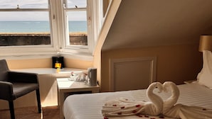 Unclassified image, 5 of 53, button - Marina Court Hotel (Weymouth)