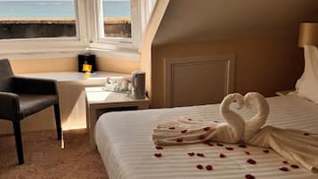 Double Room, Sea View | Iron/ironing board, free WiFi, individually decorated