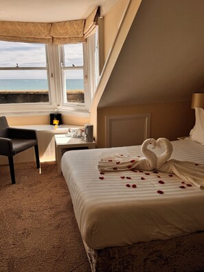 Double Room, Sea View | Individually decorated, individually furnished, iron/ironing board