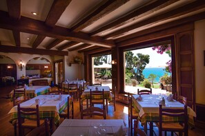 Der serveres morgenmad, frokost og aftensmad