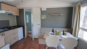 2 bedrooms, cribs/infant beds, WiFi
