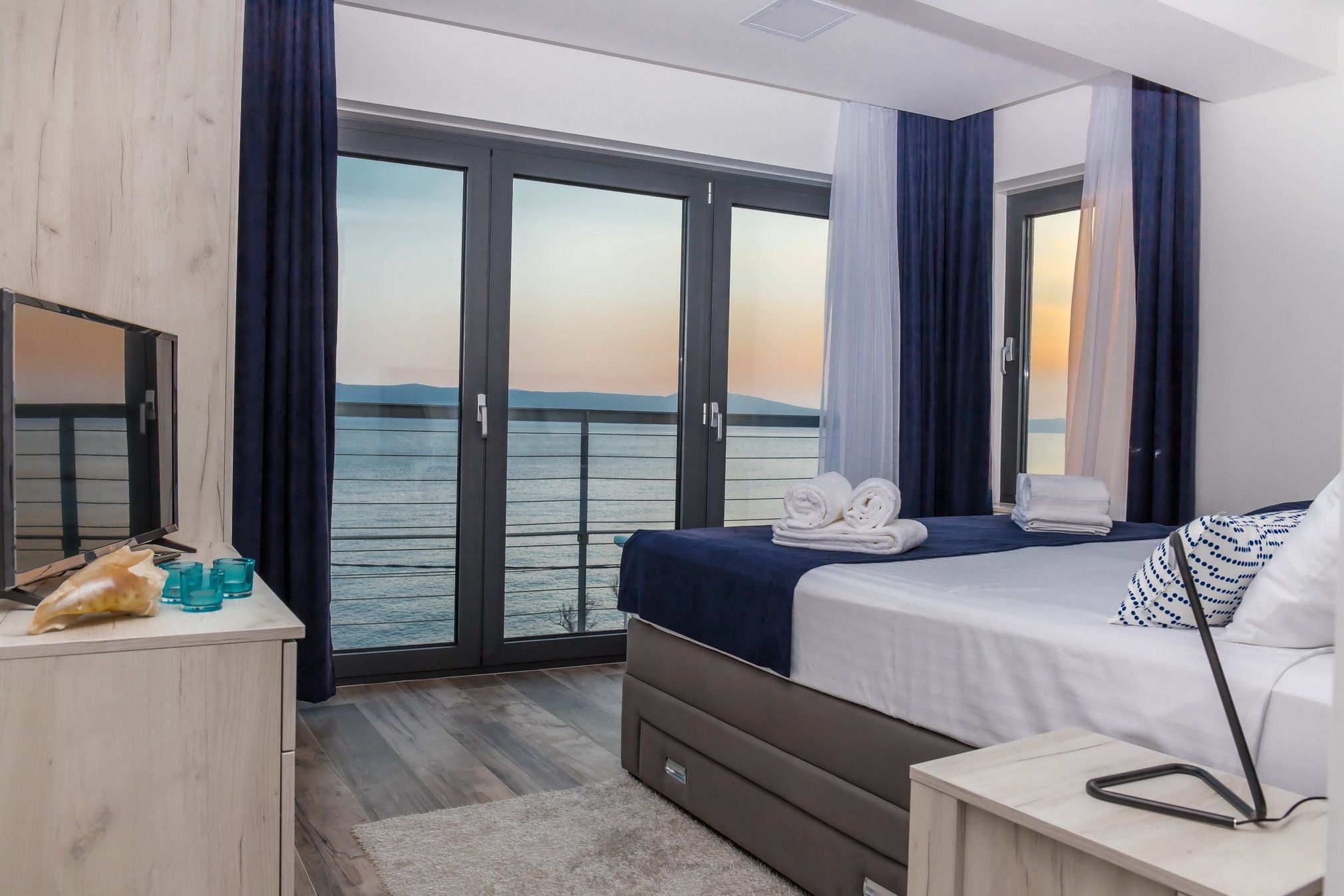 Apartment, 2 Schlafzimmer, Meerblick | 1 Schlafzimmer, hochwertige Bettwaren, Schreibtisch