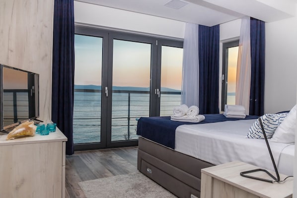 Apartemen, 2 kamar tidur, pemandangan laut | 1 kamar tidur, seprai premium, meja kerja, dan tempat tidur bayi gratis