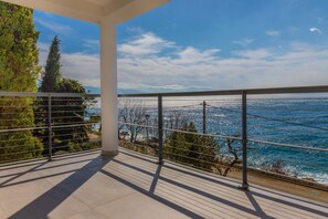 Apartemen, 2 kamar tidur, pemandangan laut | Pemandangan dari kamar