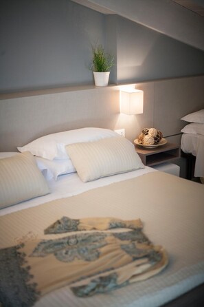 In-room safe, free WiFi, bed sheets, wheelchair access - Hotel Aquila Azzurra (Rimini)