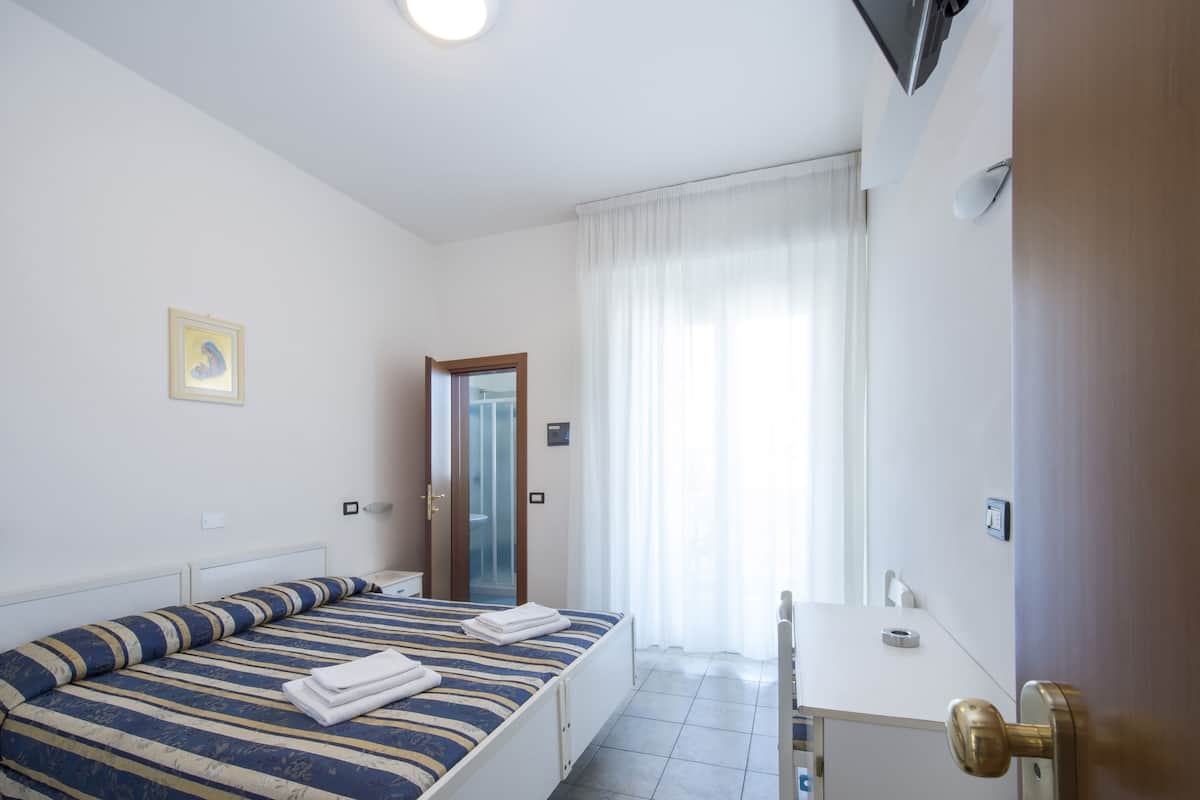 Standard Double Room | In-room safe, free WiFi, bed sheets, wheelchair access