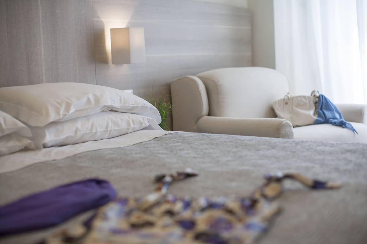 Comfort Double Room | In-room safe, free WiFi, bed sheets, wheelchair access