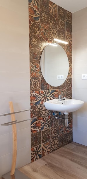 Free toiletries, hair dryer, towels, soap - Hotel Juderia Valle del Jerte (Cabezuela del Valle)