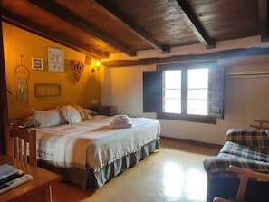 Desk, free WiFi, bed sheets - Hotel Juderia Valle del Jerte (Cabezuela del Valle)