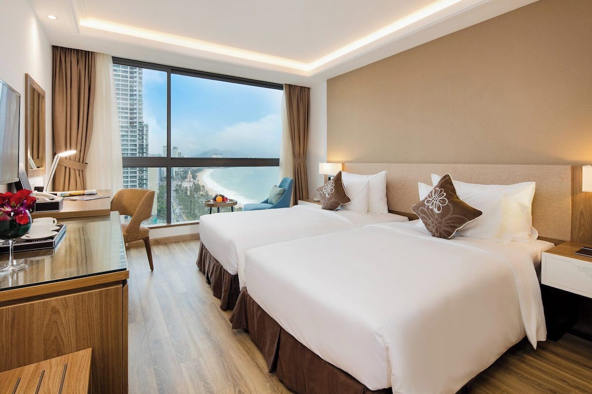 1 bedroom, premium bedding, minibar, in-room safe