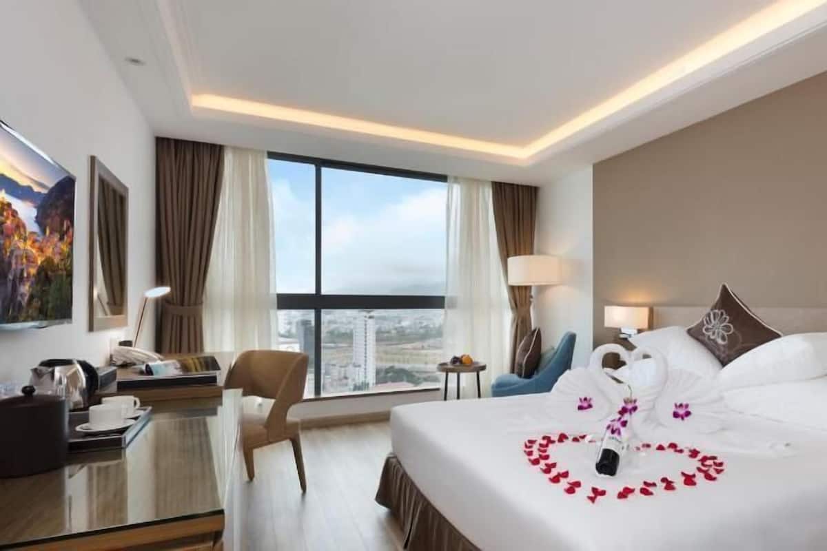 1 bedroom, premium bedding, minibar, in-room safe