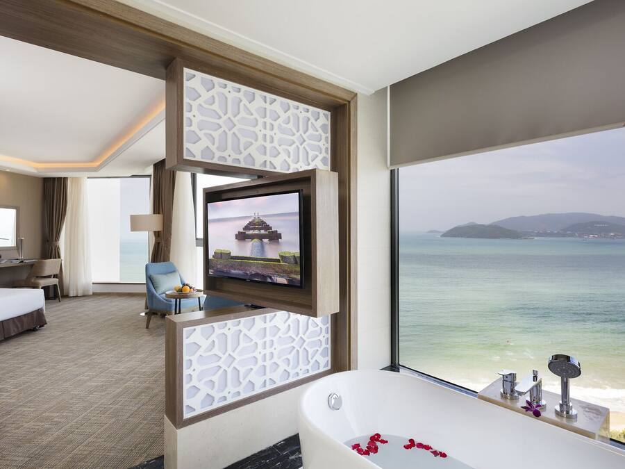 Free toiletries, hair dryer, slippers, bidet