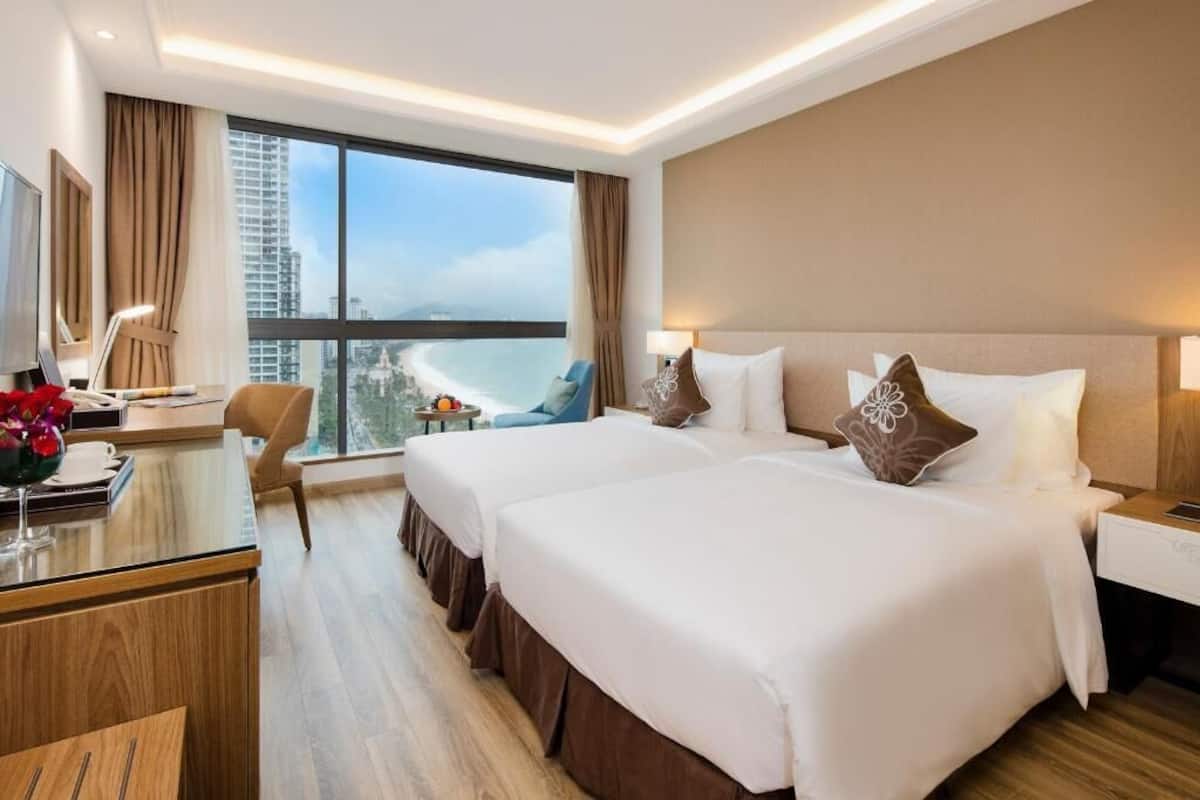 1 bedroom, premium bedding, minibar, in-room safe