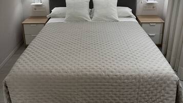 Superior Double Room, Sea View | Desk, free WiFi, bed sheets