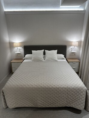 Superior Double Room, Sea View | Desk, free WiFi, bed sheets - Hotel San Luis (Vilaboa)