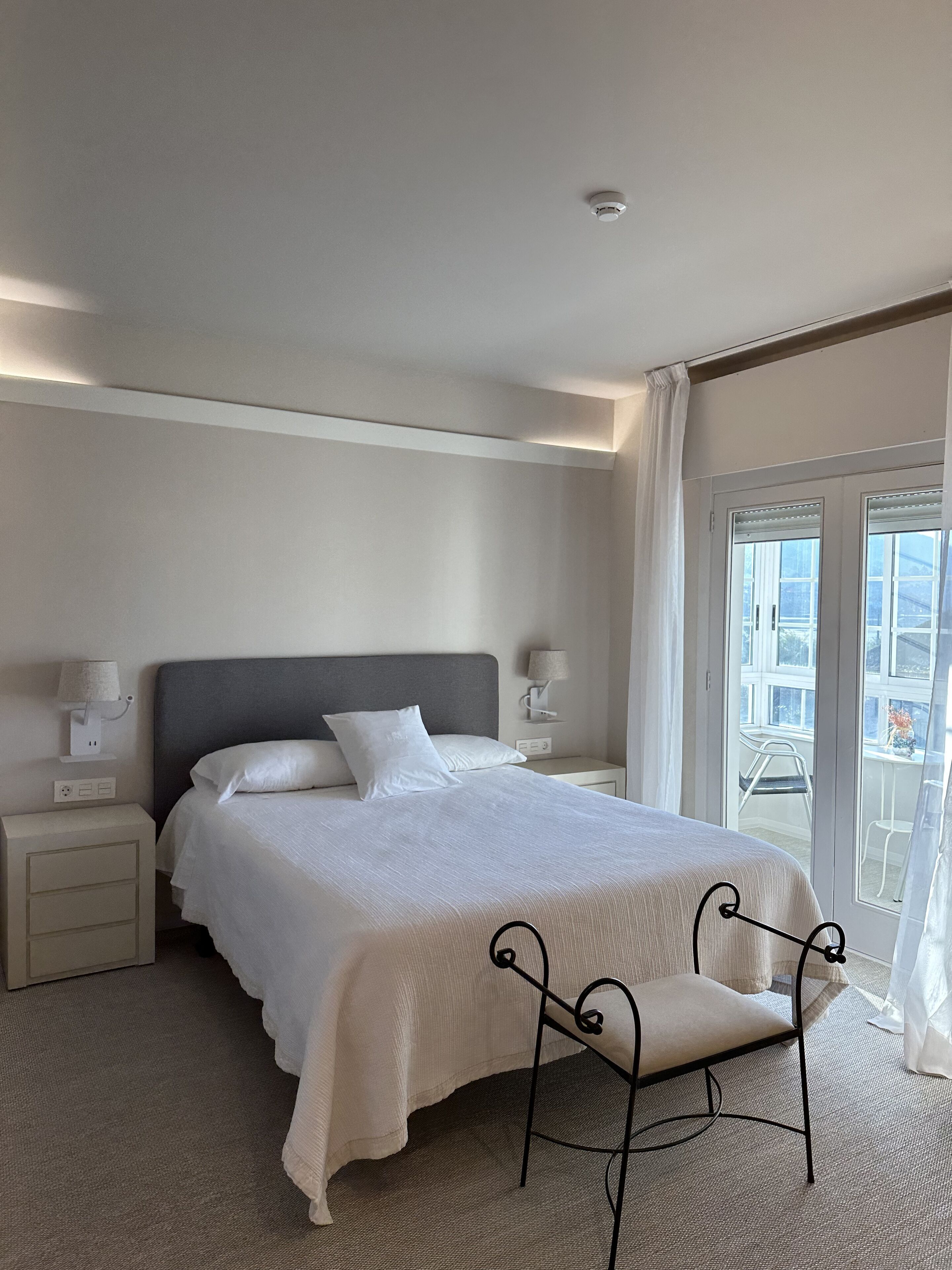 Desk, free WiFi, bed sheets