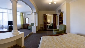 Studio Suite | Desk, blackout drapes, soundproofing, iron/ironing board - Primorskaya Hotel (Sochi)