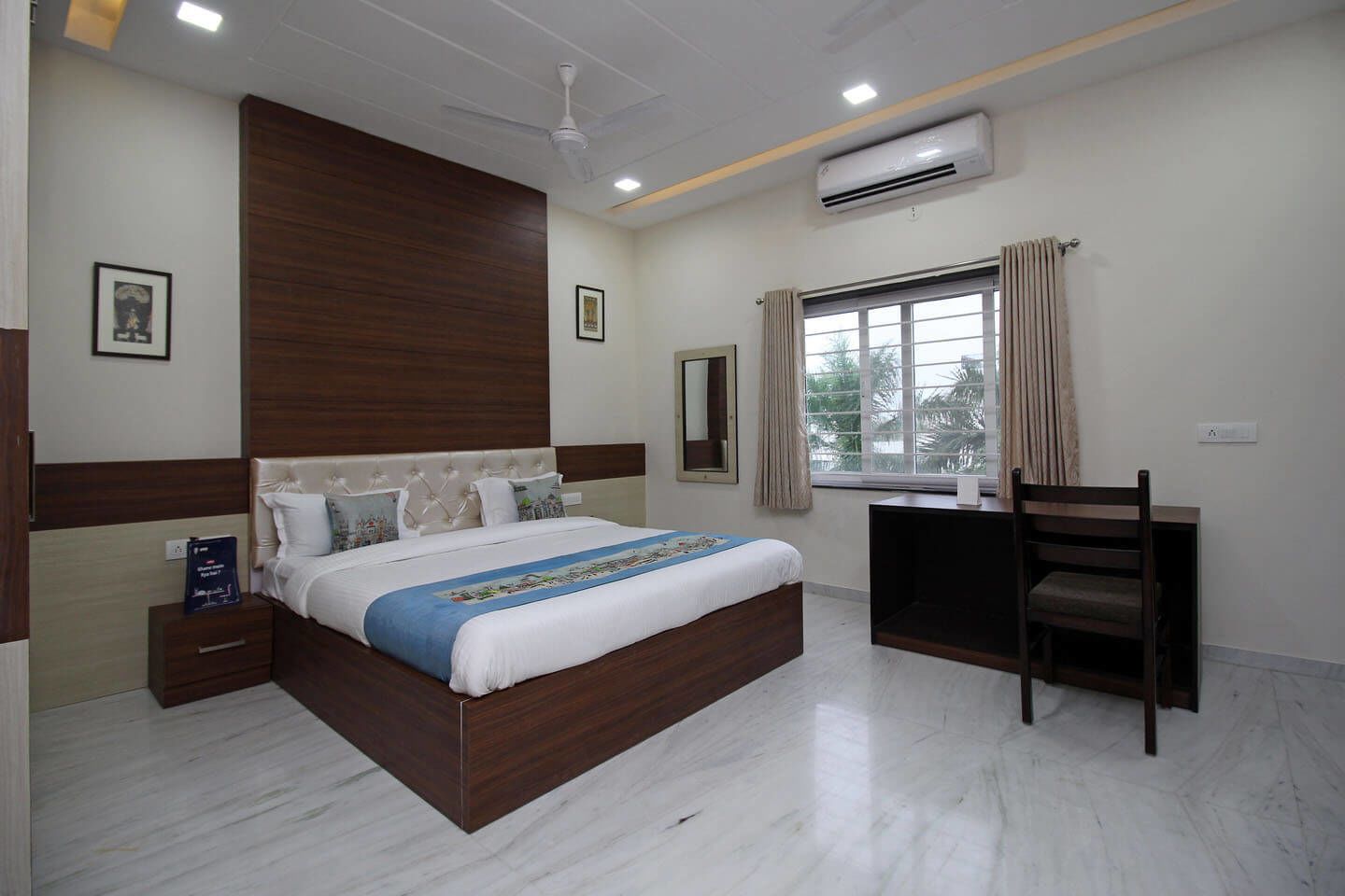 Rollaway beds, free WiFi