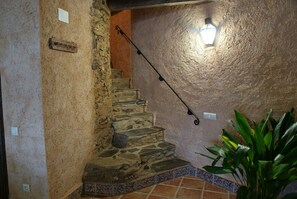 Ferienhaus, 6 Schlafzimmer, eigener Pool | Wohnbereich | Kamin